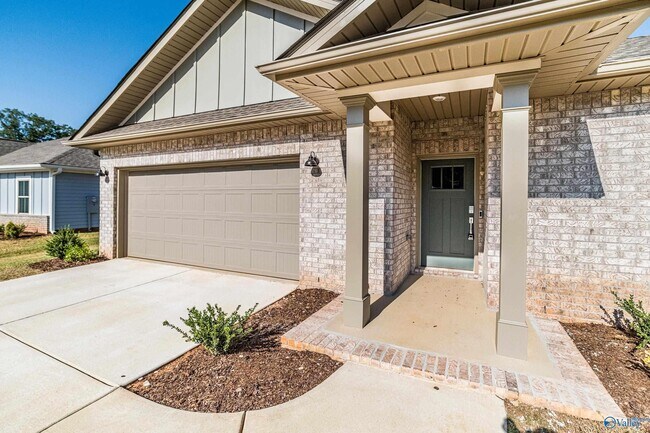 Building Photo - 14976 Greenleaf Dr