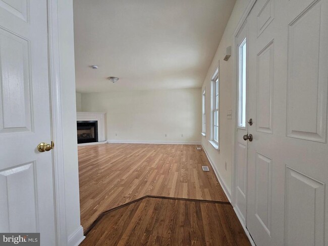 Building Photo - 271 Ashton Ct