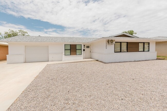 Primary Photo - Newly Renovated 3 Bedroom 2 Bath Home