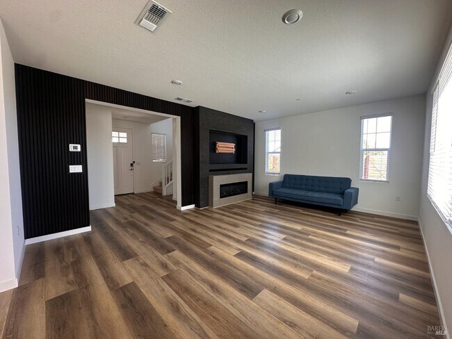 Building Photo - 2476 Laramie Cir