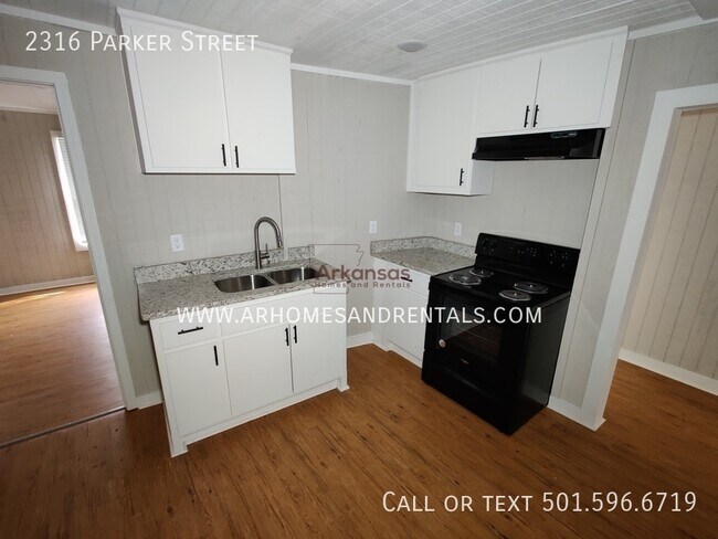 Building Photo - 2316 Parker St