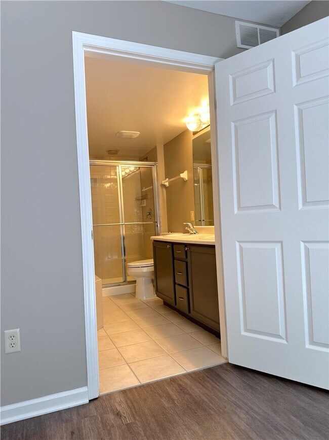 Building Photo - 35 Captains Cove Ln