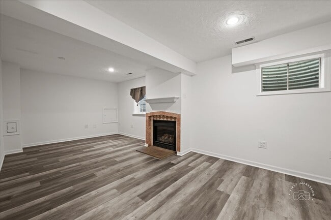 Building Photo - 343 Diane Ct