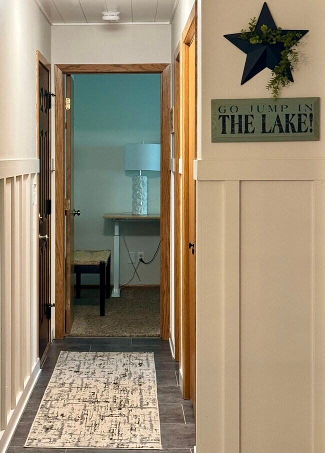 Building Photo - 41208 Marion Dr N