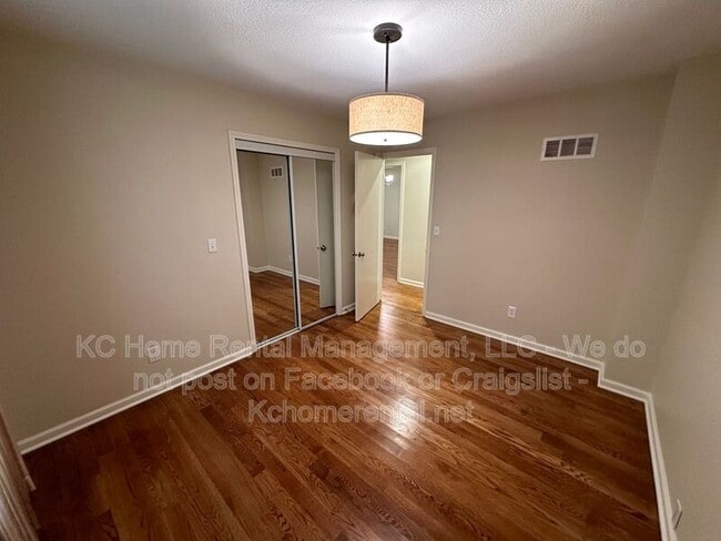 Building Photo - 6119 Cottonwood Dr