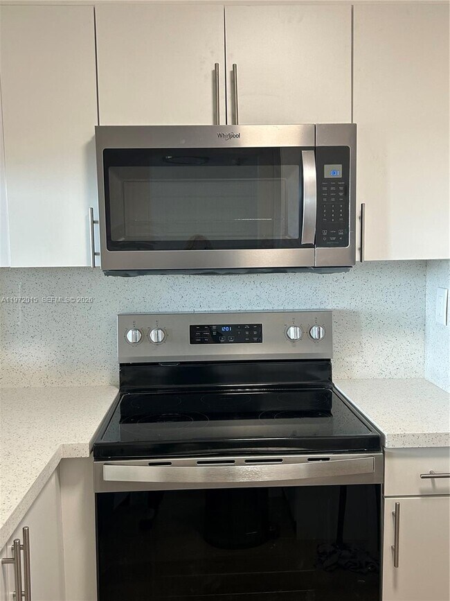 Building Photo - 600 NE 36th St