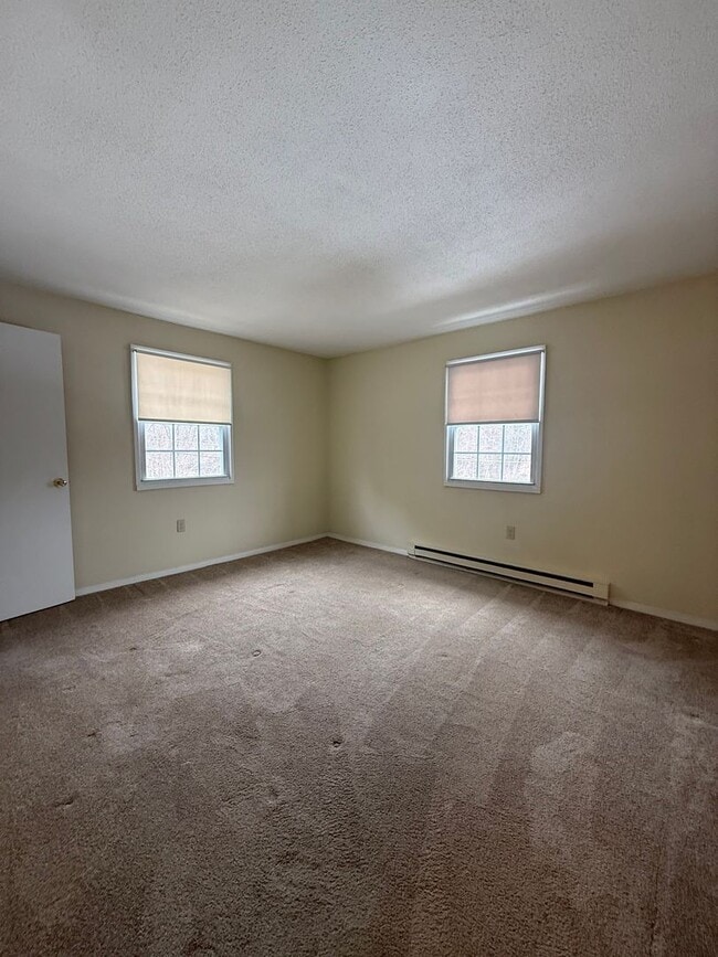 Building Photo - Renovated Gardner 2 Bed