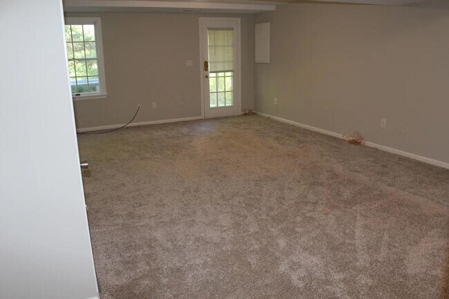 Primary Photo - 609 Holly Hill Dr