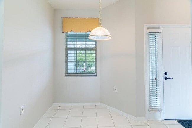 Building Photo - Available Now – Annual Rental with Golf Me...