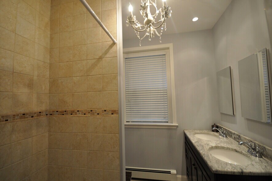 Building Photo - 591 Beacon St