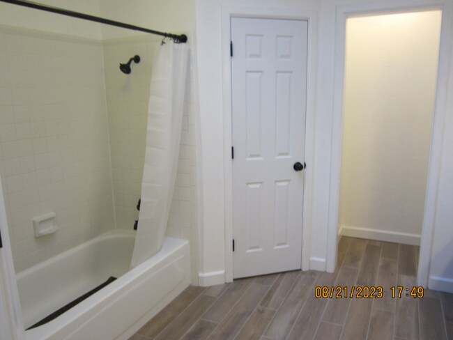 Building Photo - 928 Meadowlark Dr