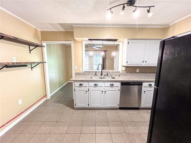 Building Photo - 953 Dickenson Ave