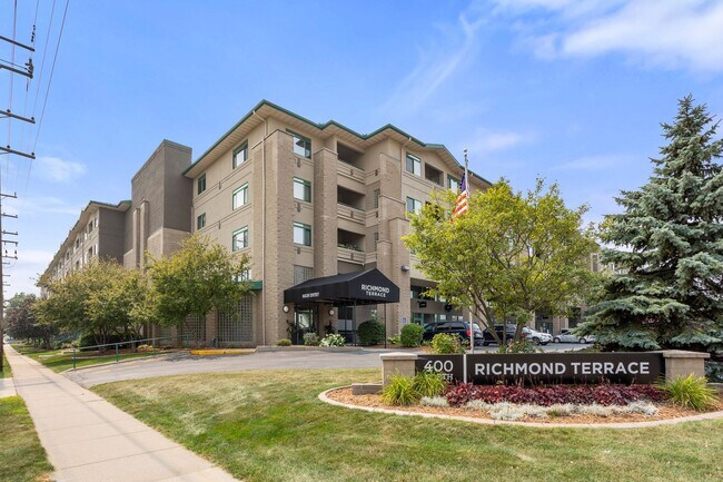 Primary Photo - 400 N Richmond St