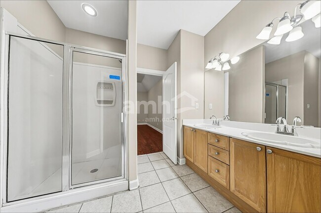 Building Photo - 4528 Brighton Cir