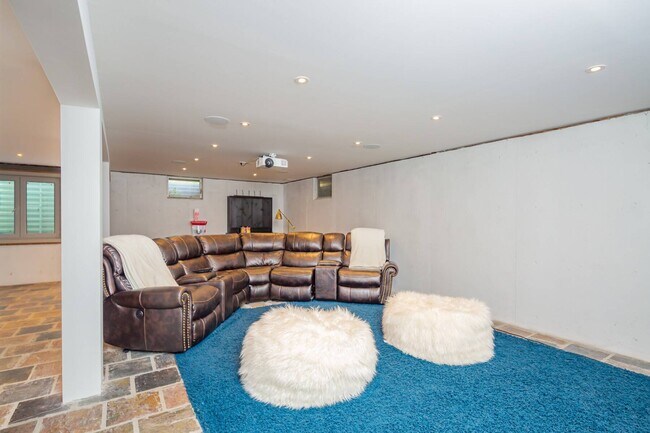 Building Photo - 2 Tims Trail