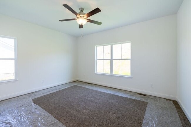 Building Photo - Stunning 4-Bed, 3-Bath Home with 2-Car Garage- ONE MONTH FREE RENT Move-In Special!