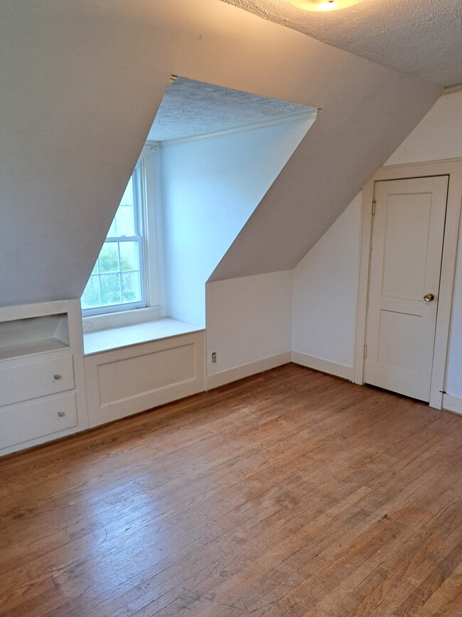 Building Photo - 66 Davis Ave