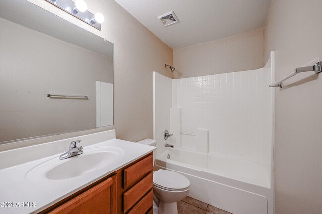 Building Photo - 2646 S Southwind Dr