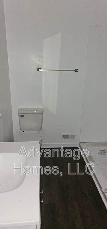 Building Photo - 7504 E 112th St