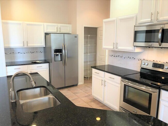 Building Photo - 4200 Tennyson Way