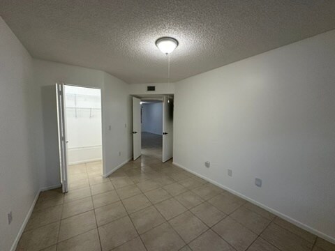 Building Photo - 2636 SE 20th Ct