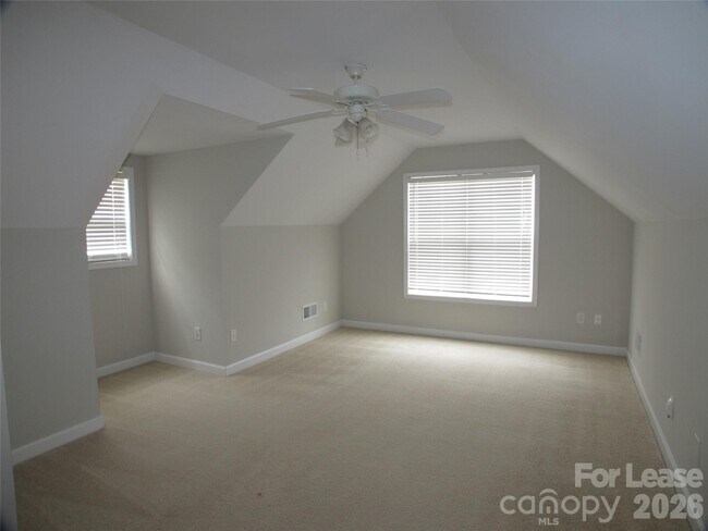 Building Photo - 2004 Magna Ln