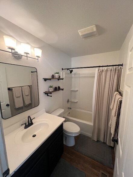 Building Photo - 48160 Rustic Ave