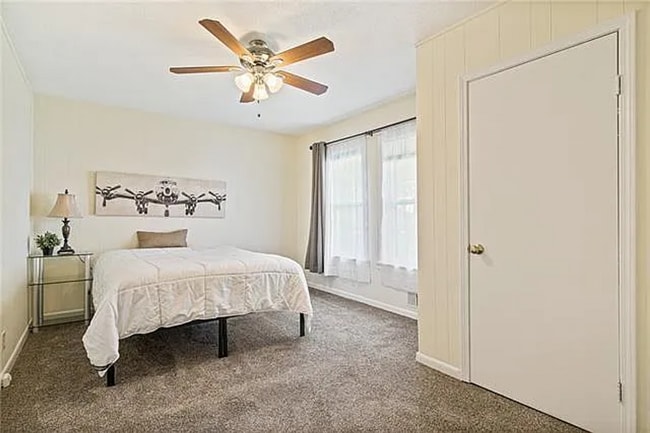 Building Photo - Spacious 3 Bed, 2 Bath Home with 1-Car Garage Near Downtown Kansas City