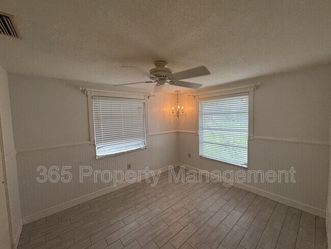 Building Photo - 1604 Abscott St
