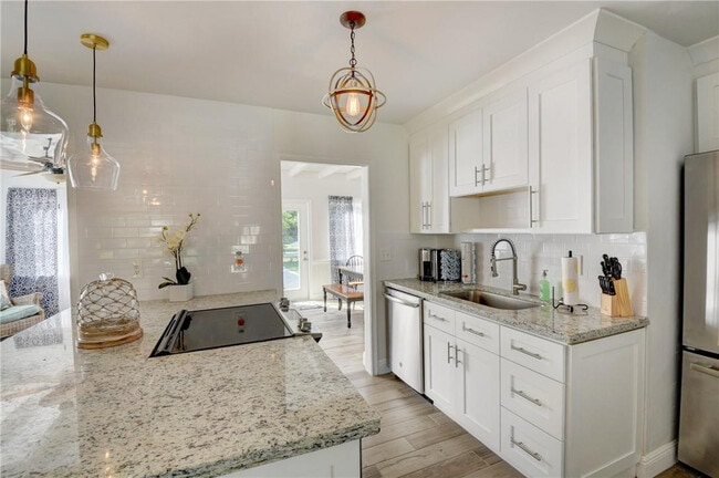 Building Photo - 10 S Swinton Cir