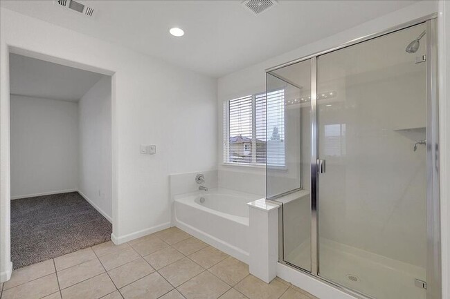 Building Photo - 566 Del Mar Cir