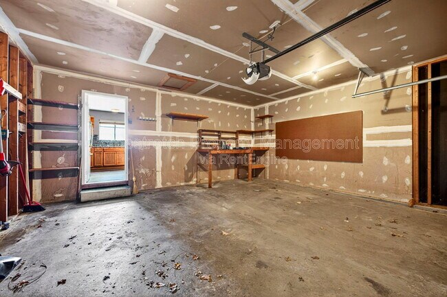 Building Photo - 166 Royallprairie Ln