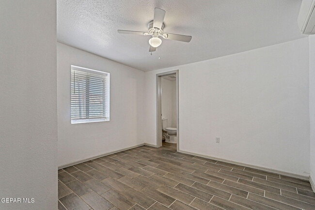 Building Photo - 7921 Lirio Rd