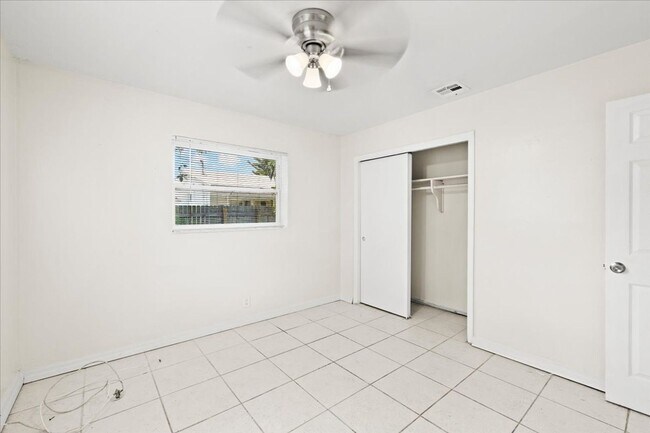 Building Photo - 143 W 28th St
