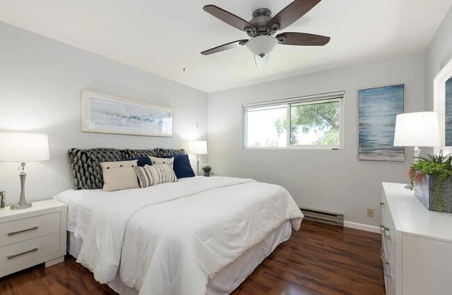 Building Photo - Centrally located one bedroom condo that w...