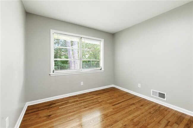 Building Photo - 1195 Starline Dr