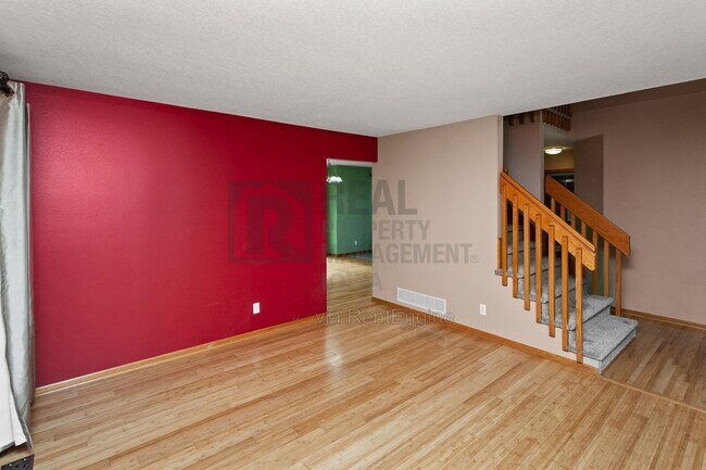 Building Photo - 8912 Highland Oaks Dr