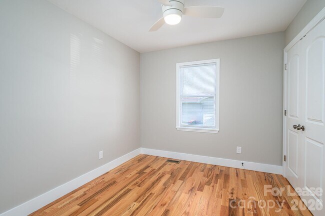 Building Photo - 412 Forest Dr