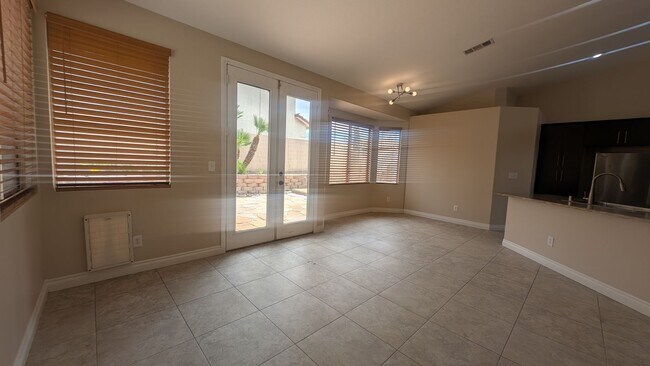 Building Photo - 3 bedroom 1 story house with large backyar...