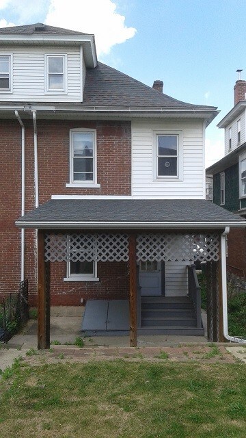 Back - 228 E Ettwein St