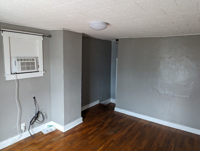 Upstairs Bedroom - 23 N Main St