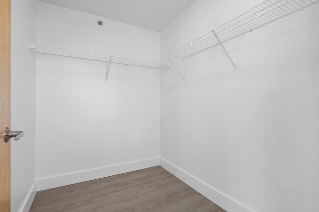 Building Photo - STUFF TO DO IN A SPACE FOR RENT