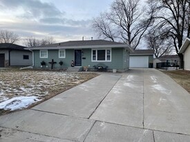 Building Photo - 411 7th St NE