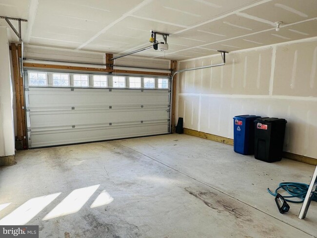 Building Photo - 117 Livingston Ln
