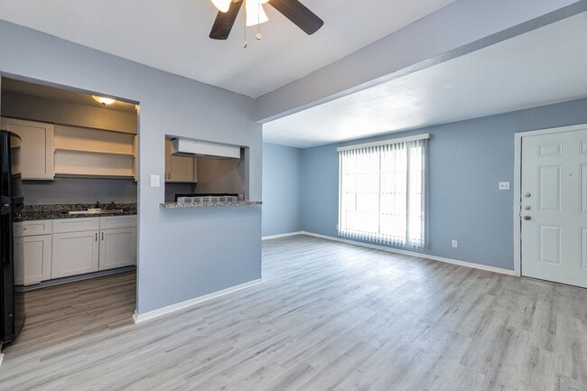 Building Photo - *HOUSING WELCOME / SECTION 8 ACCEPTED*- **Ask about our NO SECURITY DEPOSIT option!**