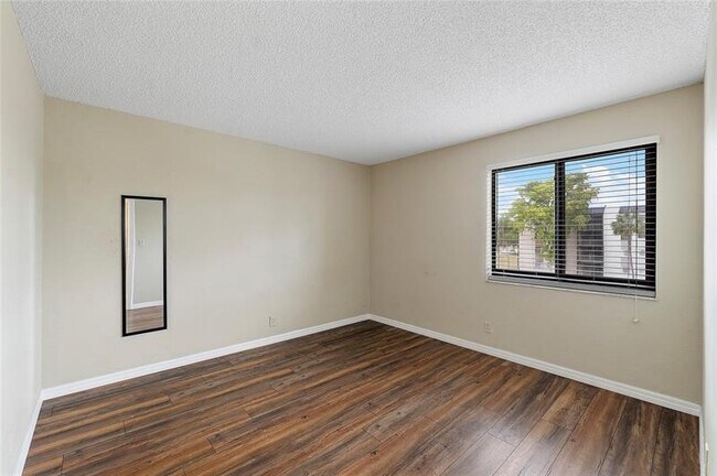 Building Photo - 3710 N Pine Island Rd