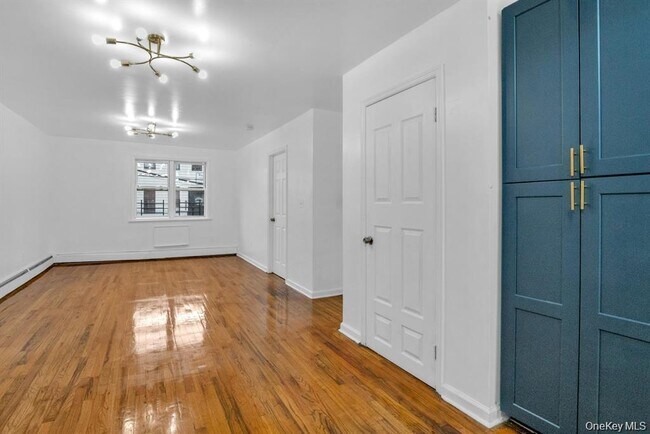 Building Photo - 523 E 148th St