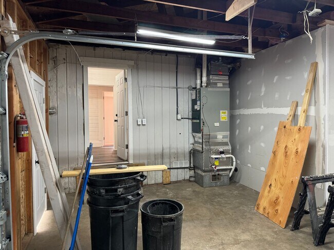 Building Photo - Updated 3 bedroom 2 bathroom duplex in his...