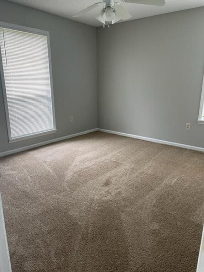 Building Photo - 2 Bedroom Duplex in Quail Rise Subdivision