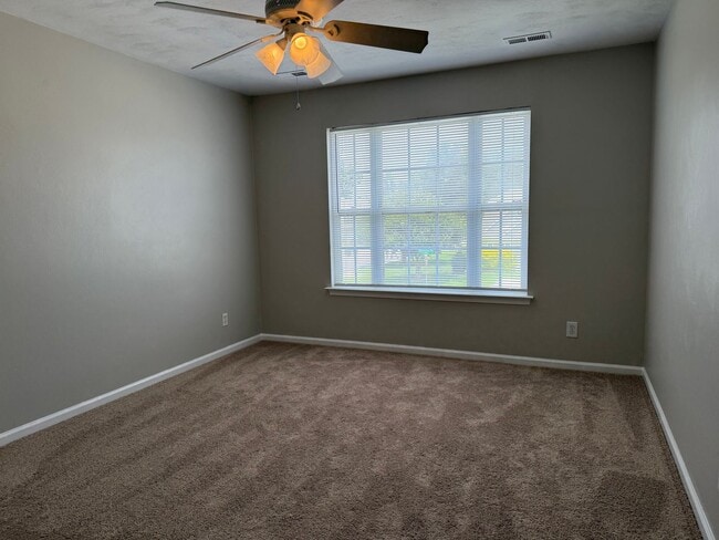Building Photo - WOODBRIDGE POINTE